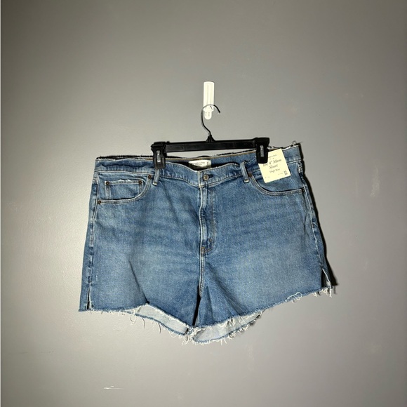Abercrombie & Fitch The 4” Mom High Rise Short Size 35 - Picture 2 of 5